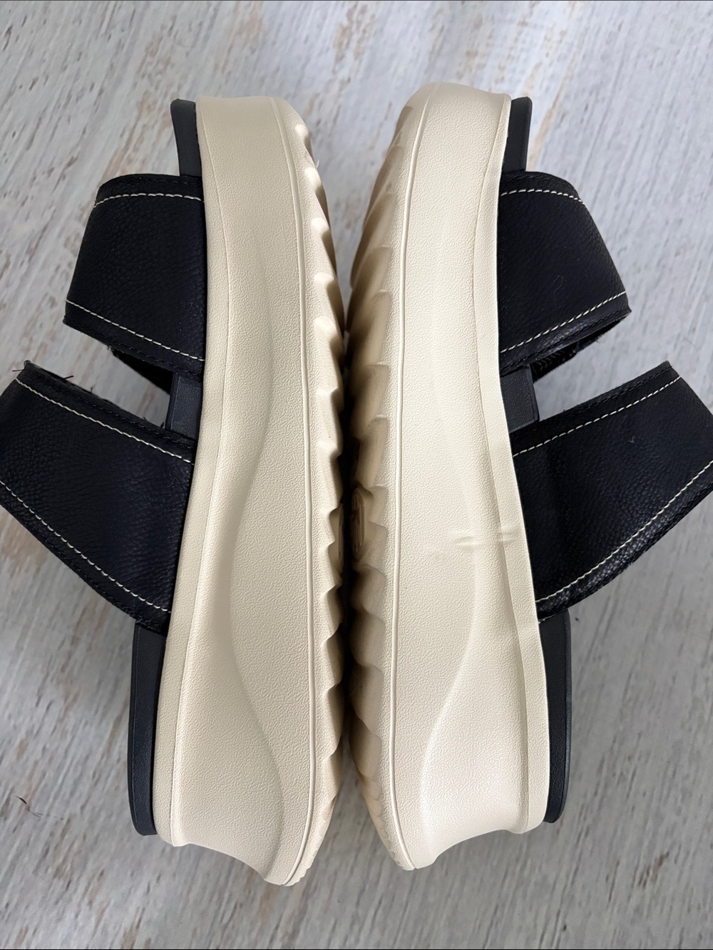 Hey Dude Delray Slide Classic Black Double-Strap (Velcro) with Cream Platform - Picture 5 of 7
